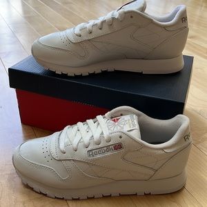 Reebok Sneakers
